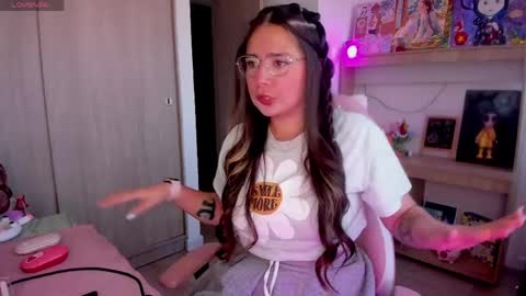 Snapshot of lauu_r chatting on 05/06/26, 10:48 online show from 05/06/26, 10:48
