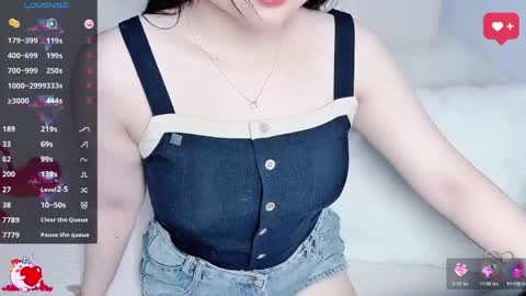 Snapshot of lavender_02 chatting on 05/28/26, 06:27 Tina online show from 05/28/26, 06:27