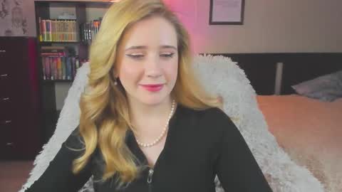 Snapshot of lavender_tender chatting on 09/09/25, 07:24 Lav online show from 09/09/25, 07:24