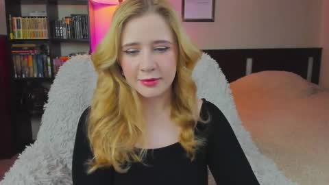 Snapshot of lavender_tender chatting on 09/17/25, 07:15 Lav online show from 09/17/25, 07:15