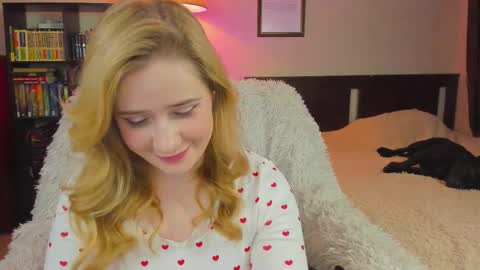 Snapshot of lavender_tender chatting on 09/19/25, 07:47 Lav online show from 09/19/25, 07:47