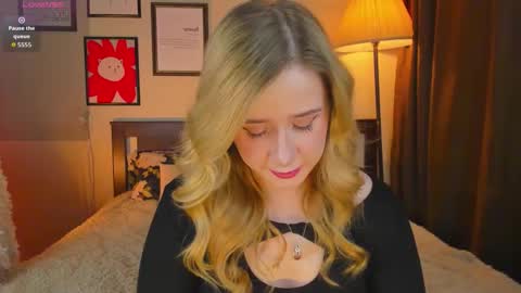 Snapshot of lavender_tender chatting on 02/27/26, 06:02 Lav online show from 02/27/26, 06:02