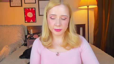 Snapshot of lavender_tender chatting on 04/21/26, 06:31 Lav online show from 04/21/26, 06:31