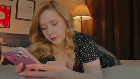 Snapshot of lavender_tender chatting on 06/11/26, 04:54 Lav online show from 06/11/26, 04:54