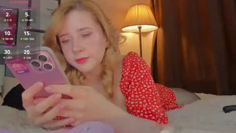 Snapshot of lavender_tender chatting on 06/19/26, 05:01 Lav online show from 06/19/26, 05:01