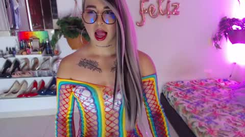 Snapshot of laveneno_ortiz07 chatting on 01/13/25, 10:45 Cristina online show from 01/13/25, 10:45