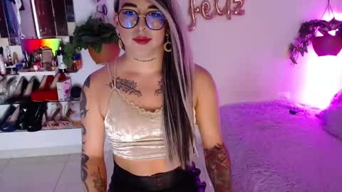 Snapshot of laveneno_ortiz07 chatting on 10/10/25, 11:48 Cristina online show from 10/10/25, 11:48