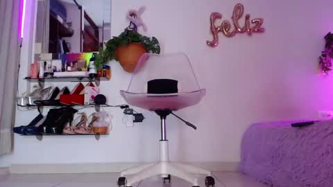 Snapshot of laveneno_ortiz07 chatting on 10/12/25, 12:09 Cristina online show from 10/12/25, 12:09