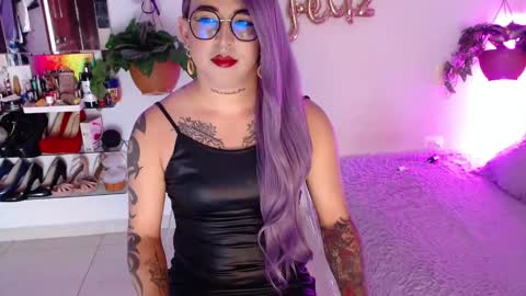 Snapshot of laveneno_ortiz07 chatting on 10/26/25, 11:42 Cristina online show from 10/26/25, 11:42