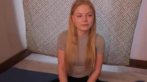 Hi Im Leila online show from 05/15/26, 01:18