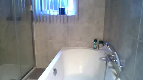 Snapshot of law9102 chatting on 11/04/25, 03:00 Law online show from 11/04/25, 03:00