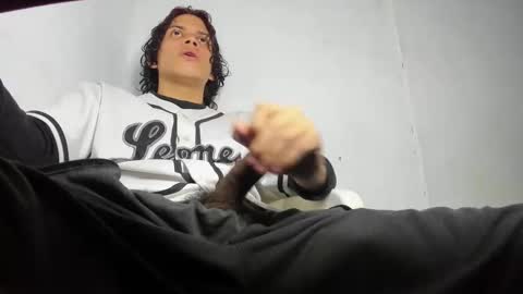 ZAmbrano online show from 10/28/25, 02:04