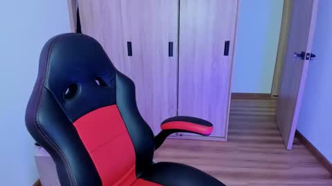 Snapshot of lay_lah chatting on 10/31/25, 12:33 laylaah online show from 10/31/25, 12:33