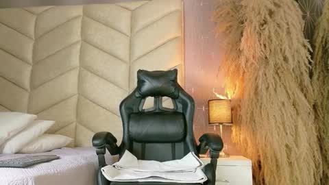 laya online show from 11/20/25, 04:01