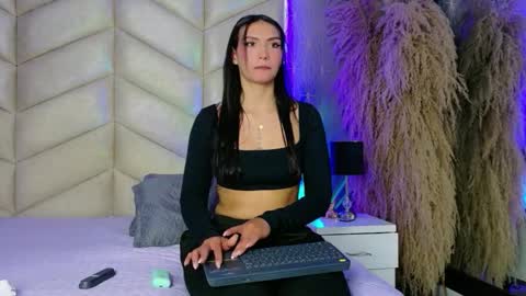 laya online show from 11/23/25, 02:44