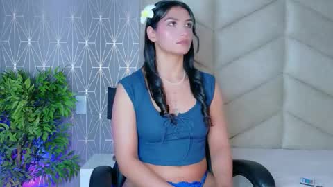 laya online show from 02/01/26, 04:00