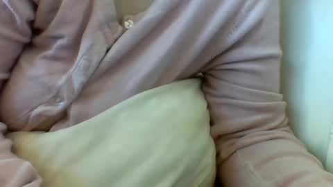 Snapshot of layannalea chatting on 09/23/25, 10:24 layannalea online show from 09/23/25, 10:24