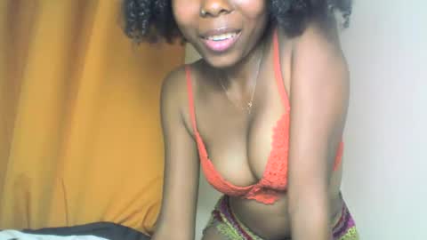 layannek online show from 09/22/25, 06:32