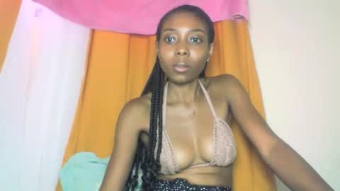 layannek online show from 11/18/25, 08:41