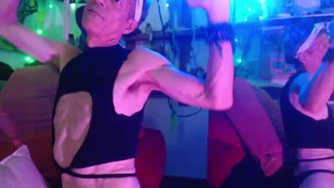 Snapshot of laye19 chatting on 12/12/24, 03:43 Laye19 online show from 12/12/24, 03:43