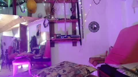 Snapshot of laye19 chatting on 01/16/25, 02:08 Laye19 online show from 01/16/25, 02:08