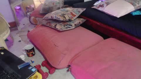 Snapshot of laye19 chatting on 01/19/25, 04:25 Laye19 online show from 01/19/25, 04:25