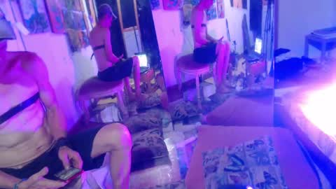 Snapshot of laye19 chatting on 02/02/25, 11:42 Laye19 online show from 02/02/25, 11:42