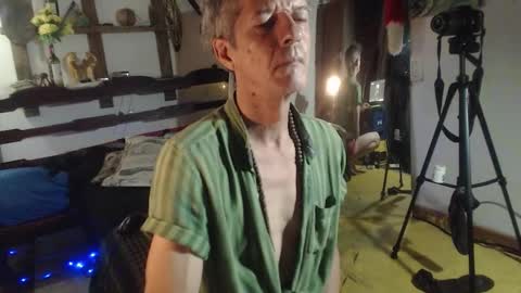 Snapshot of laye19 chatting on 09/20/25, 02:34 Laye19 online show from 09/20/25, 02:34