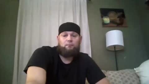 Snapshot of layinlow42 chatting on 10/17/25, 02:37 layinlow42 online show from 10/17/25, 02:37