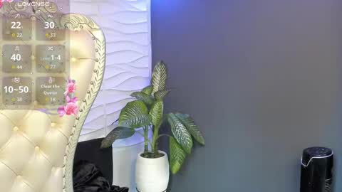 Layla online show from 09/11/25, 10:43