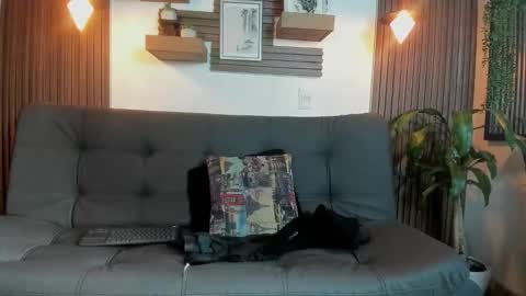 Layla online show from 10/20/25, 10:21