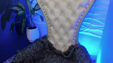 Layla online show from 11/04/25, 01:27