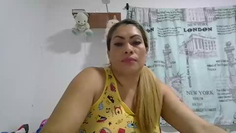 Snapshot of layla_astrum chatting on 11/16/25, 10:04 layla_astrum online show from 11/16/25, 10:04