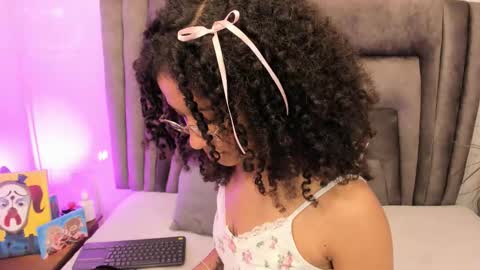 layla_clarke online show from 09/16/25, 04:57
