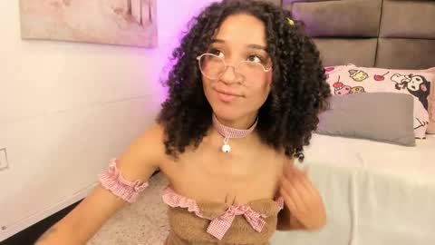 layla_clarke online show from 09/19/25, 08:16