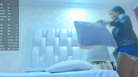 L A Y L A online show from 04/13/26, 01:05