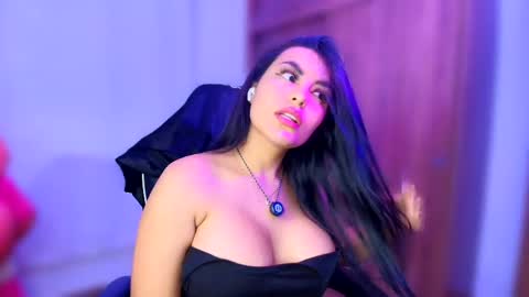 Snapshot of layla_nicols chatting on 04/06/26, 04:57 Layla online show from 04/06/26, 04:57