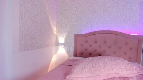 Layla Play  online show from 06/11/26, 12:32