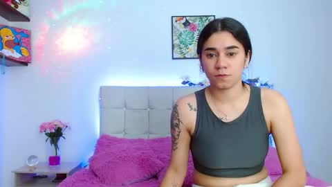 Snapshot of layla_roma chatting on 01/15/25, 04:57 Lia and Rachel online show from 01/15/25, 04:57