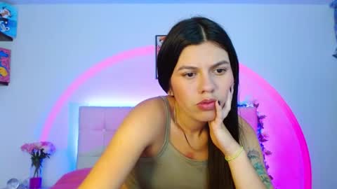 Snapshot of layla_roma chatting on 02/17/25, 01:47 Lia and Rachel online show from 02/17/25, 01:47