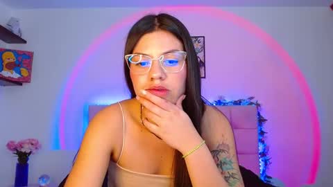 Snapshot of layla_roma chatting on 09/20/25, 04:24 Lia and Rachel online show from 09/20/25, 04:24