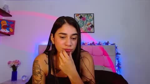 Snapshot of layla_roma chatting on 10/02/25, 01:12 Lia and Rachel online show from 10/02/25, 01:12