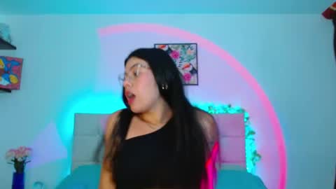 Snapshot of layla_roma chatting on 10/04/25, 01:47 Lia and Rachel online show from 10/04/25, 01:47