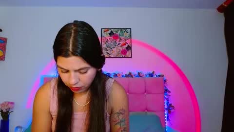 Snapshot of layla_roma chatting on 10/06/25, 01:36 Lia and Rachel online show from 10/06/25, 01:36