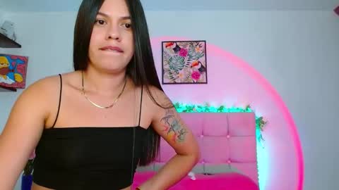 Snapshot of layla_roma chatting on 10/31/25, 12:33 Lia and Rachel online show from 10/31/25, 12:33