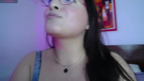 Layla online show from 10/28/25, 08:22