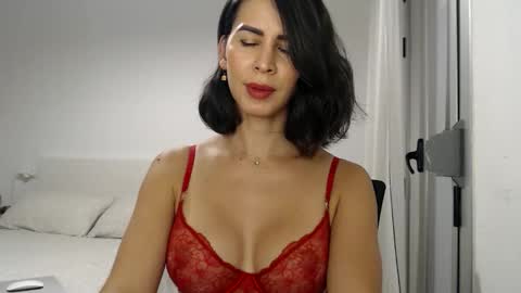 Snapshot of layladarkeyes chatting on 09/24/25, 02:15 Layla online show from 09/24/25, 02:15