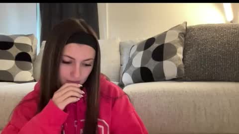 laylahlaylah1 online show from 11/30/25, 02:32