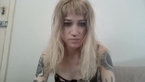 laylahloveless online show from 10/17/25, 12:47