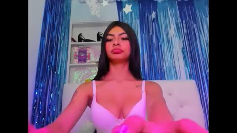 Layla online show from 10/06/25, 02:25